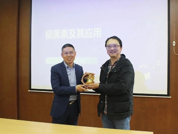 【动态九游会·J9】脑白金研发创始人走上江南大学研究生讲坛
