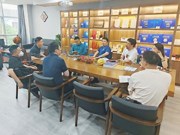 【动态九游会·J9】上海和乐春晖电子商务有限公司首席执行官刘迎彬、首席运营官浦明辉一行莅临公司参观指导