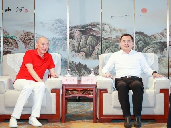 【动态九游会·J9】巨人集团创始人史玉柱现身无锡市滨湖区，并与区委书记孙海东等领导一行进行会谈